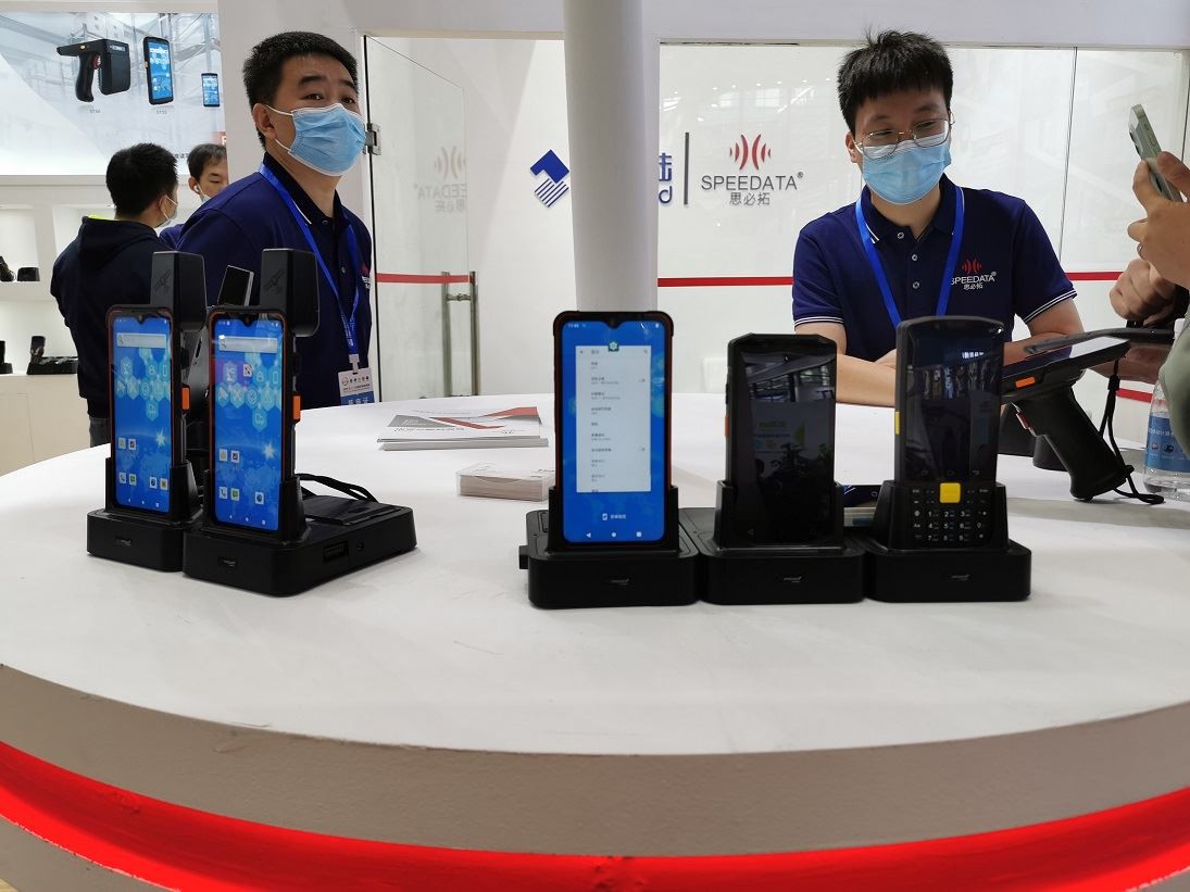 Korkean virran lataus Pogo-nasta koskee PDA:ta