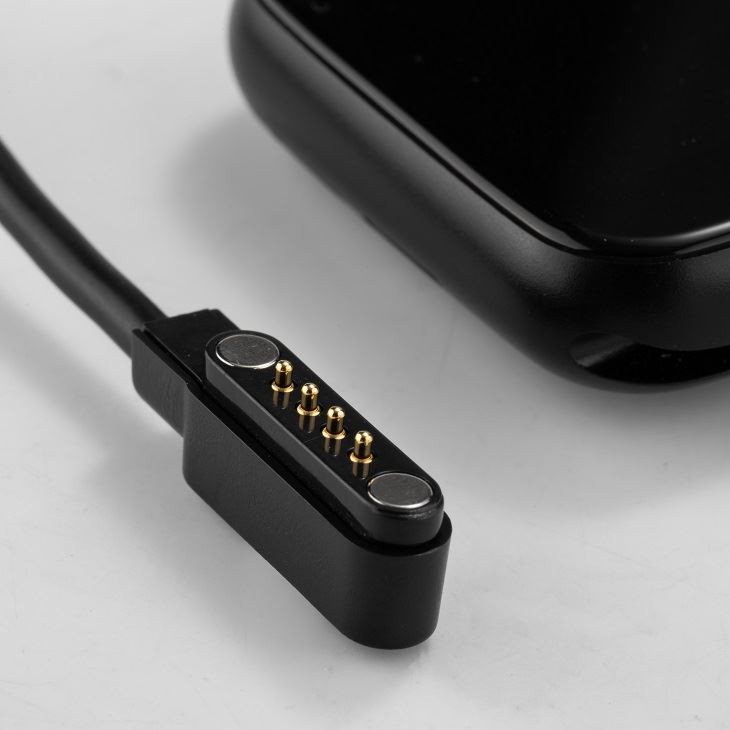 4-nastainen magneettinen Pogo Pin -liitinkaapeli