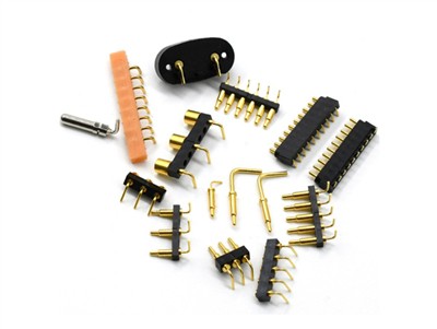 Uros ja naaras oikean kulman Pogo Pin -liitin